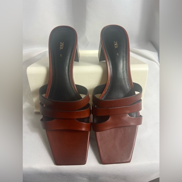 Zara Women’s Square Toe Mule  Sandal 2.7” Heel Red 3 Strap Front Size 41 10.5 - Picture 1 of 5